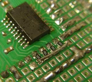 Componentes SMD en alimentador de peces